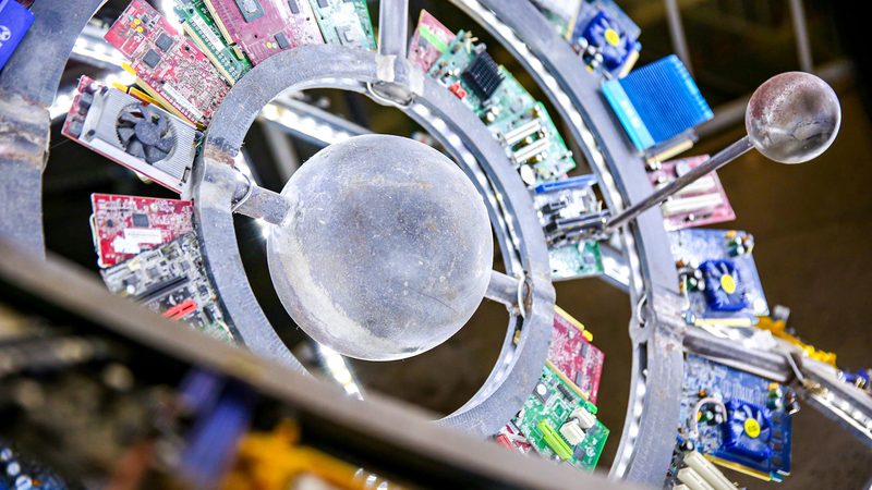 为了鼓励高新技术企业的发展，我国政府实施了一系列税收优惠政策。主要包括：